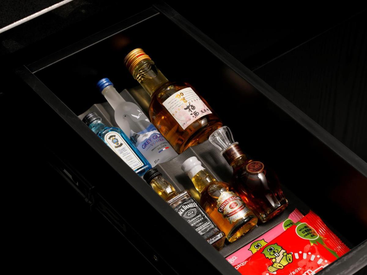 The Hotel Sanraku Kanazawa 21Th December 2022 Open Esterno foto A mini-bar in a hotel room