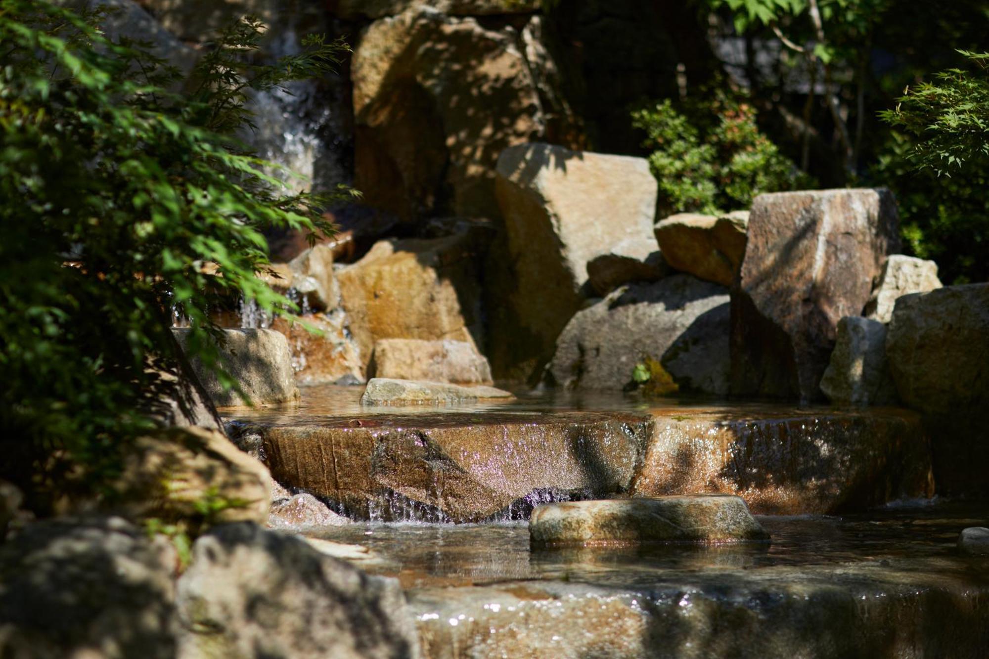 The Hotel Sanraku Kanazawa 21Th December 2022 Open Esterno foto The hot springs at the top of the falls
